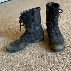 Steve Madden side zip distressed combat boots size 9